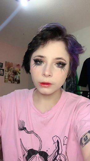 Maquillaje Punk: Parte 1 del Look Iconico