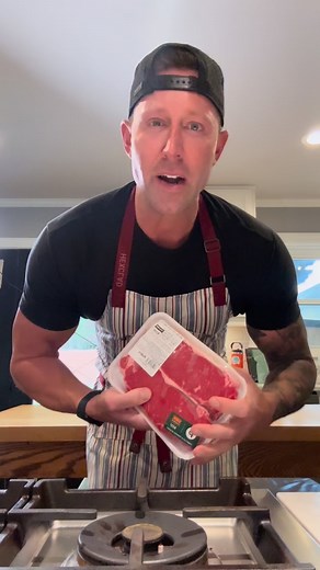 How to cook a steak. Admittedly these were a touch over where I like them due to being so thin and having absolutely zero marbling throughout But the method stays the same. #howtocook #steak #lunch #homemade #hexclad #sunday | Alex Belew