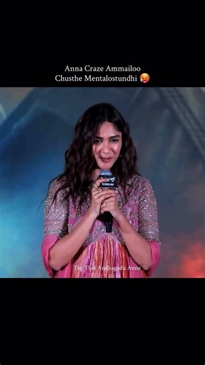 mrunalthakur mic pattukunna muddhugumma la unnav antha muddhu ga matldithe string #youtubeshorts