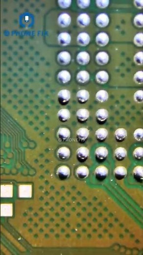 Como realizar soldagem de placas de circuito impresso (PCBs) com segurança?