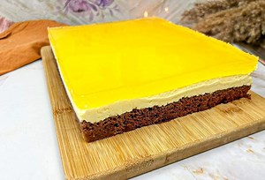 Prajitura Fanta Reteta blat ☘️5 oua 🍀putina sare 🍀coaja de portocala si lamaie 🍀140 gr faina 🍀30 ml ulei 🍀80 ml lapte 🍀1/2 plic praf de copt 🍀esenta de vanilie 🍀3-4 linguri de cacao 🍀120 gr zahar Reteta crema 🌸200 gr unt la temp camerei 🌸150 gr zahar 🌸esenta de vanilie 🌸coaja de portocala 🌸350 gr mascarpone 🌸100 gr frisca Jeleu 🌸800 ml suc Fanta 🌸15 gr gelatina #prajiturafanta #retete #fyp #viral #prajituri #ellacooking #howto The top recipe ☘️5 eggs 🍀 a little salt 🍀 orange a