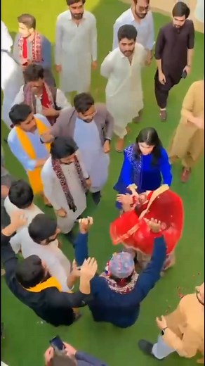 11K views · 213 reactions | #Male117976 Shadi and Sindhi culture day at law department #ADMIN: Ye sab kiaa dekhna parh rhaa hai  | UoK- All Confessions | Facebook