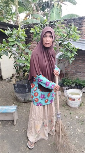 Mom has a dinosaur 😱😅 #comedy #feed_shorts