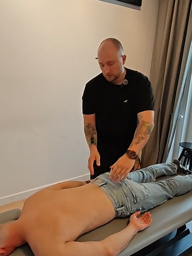 Nagranie z jednego ujęcia😁 Prawie bez cięć✂️🤯 kolejny długi materiał dla tych co lubią takie filmy 🥰😁👍 #fizjoterapia #fizjoterapeuta #fizjo #chiropractortiktok #kregarz #kregarstwo #rehabilitacja #rehabilitation #chiropraktyk #chiropraktor #chiropractor #chiropractictherapy #chiro #chiropracticworks #chiropractic #chiropraktyka #terapiamanualna #nastawianiekręgosłupa #manipulacje #manipulation #manipulacja #masaz #masage #masseur #spine #spinehealth #neck #feet #foot #leg #legs #body #allbo