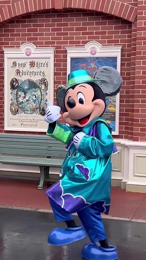 Adorable Mickey Mouse Rain Suit for Disney Fans