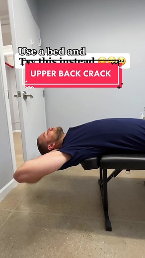 Best Way to Crack Upper Back Safely in Bed