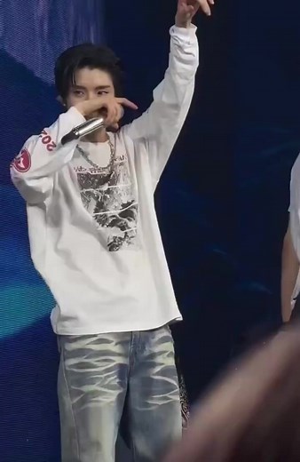 at ang buong sambayanan ay nagwala dahil sa HeeJake hug 🫨🫂 🎥: EN_A2BE | Enhypen Updates PH