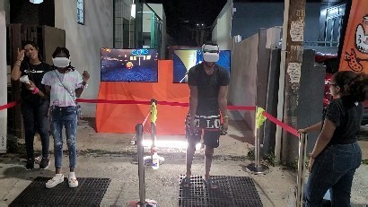 We're VR gaming at Little Caesars Ariapita Avenue. | Little Caesars