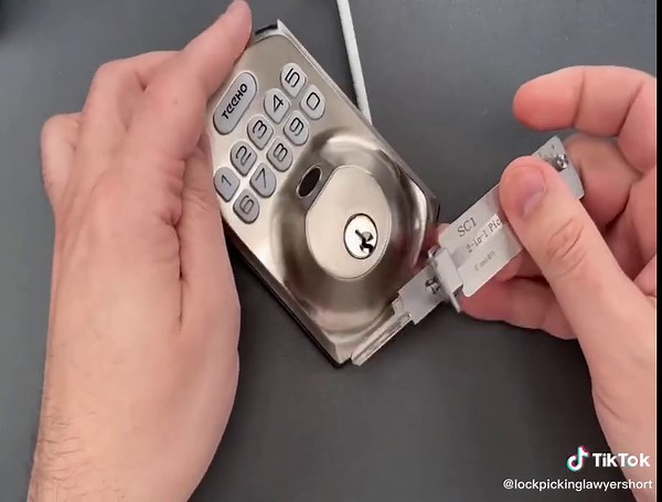 Amazon's Best Selling Teeho Smart Lock Review