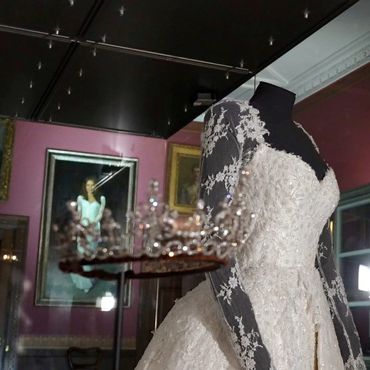 Happy 10th wedding anniversary to Lord and Lady Bath 💕 What better day for it to fall on than #BestFriendsDay! To celebrate, Emma tells us the design choices behind her beautiful wedding dress, as well as a never-before-heard secret about the portrait that hangs in the Robes Corridor... | Longleat
