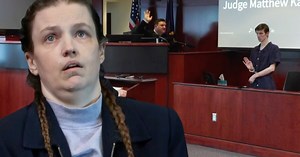 'I feel like a complete failure': Mom accused of killing her teen testifies