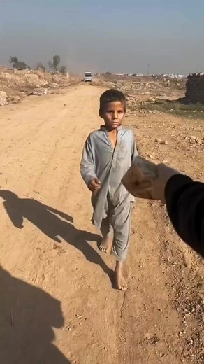 🥺🥺😭😭💔💔 . . . #hungry #poor #children #sad #helpingothers #emotional | Ąliza Şehar