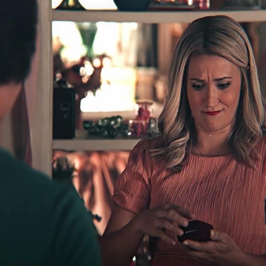 This necklace gift made her CRY at the baby shower 😢✨ #emotional #babyshowersurprise