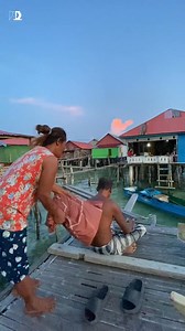 215K views · 2.9K reactions | Keunikan Kearifan Local( Pengobatan Masyarakat Suku Bajo). Pengobatan masyarakat suku Bajo yang masih di percaya ketika salah urat dalam kondisi tidur maka cara mengobatinya harus di pukul bagian tubuh yang sakit dengan menggunakan batal,pada saat dibukul dengan bantal tidak boleh di ketahui oleh orang yang sakit dan pihak yang memukulnya tidak boleh orang lain,harus memiliki hubungan keluarga seperti sepupu satu kali.. | Boy Darwis Bajo | Facebook