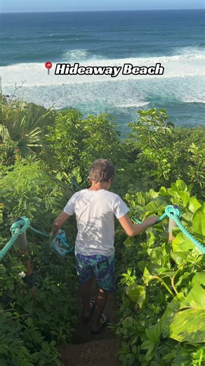 Not gonna lie… this beach made us earn it. Hideaway Beach in Kauai is not your average “walk right up” beach… it’s a steep, rugged trail down (and yes, you’ll feel it on the way back up 🥵). We parked at 1 Hotel Hanalei Bay and paid $20 for valet, which honestly made the whole experience so much easier. But once you get down there… WOW. White sand, crystal clear water, tons of shade, and barely anyone around. It felt like our own little hidden paradise. 100% worth the trek and the $ in my opinio