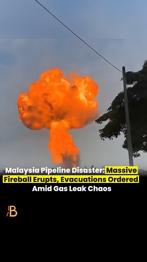 Massive Gas Pipeline Explosion in Malaysia! A devastating blast in Putra Heights, Selangor, sent shockwaves across the region as a massive fireball lit up the sky. Homes caught fire, residents evacuated, and emergency teams are battling the flames to prevent further disasters. Victims with severe burn injuries are receiving urgent medical care. Authorities are investigating the cause while reinforcing industrial safety measures. Prayers for everyone affected. #MalaysiaBlast #BreakingNews #GasExp