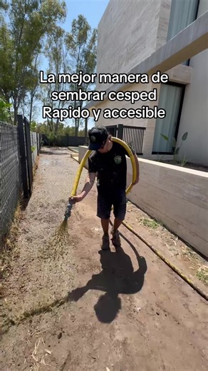 🚀La forma más efectiva, rapida y accesible de sembrar tanto areas grandes como chicas, sin dudas es la hidrosiembra, con resultados visibles en los primeros 7-10 dias de sembrar y en 30-40 dias ya un cesped tupido 🌱#cesped #pasto #siembra #satisfactorio #asmr