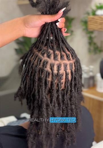 Starter Loc Retwist using rosewater and oil only 🌱 Ready to start your healthy loc journey? Book an appointment with Curl Cove Studio #gelfreeloctician #nogelretwist #atlantalocstylist #healthylocs #downtownatlanta