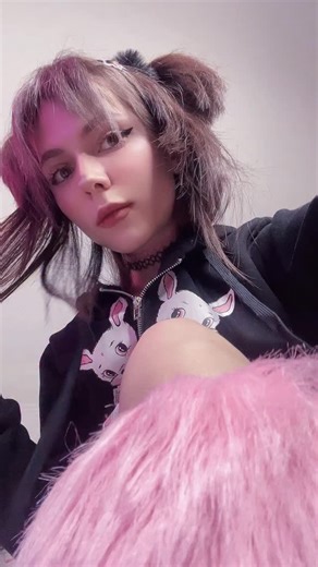 Meadow Thayer on Instagram: "#egirl #petite #cutie"