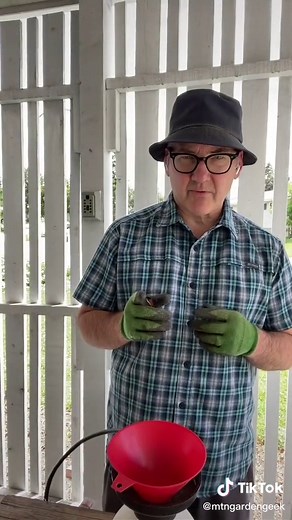 Recipe for homemade (non-chemical) weed killer using vinegar, salt and dish soap. #homemade #weedkiller #gardentips