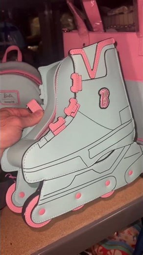 where are all the people that rollerblade? #barbie #rollerblade #barbiemovie #threelittlemingos