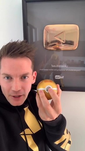 Unboxing Pokemon Gold!