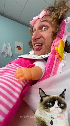 Mom VS Cockroach: Noodle Speed Challenge! 🍜🪳😂 Cat React #funny #shorts #food