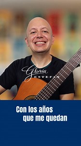 Hoy te muestro como tocar con los años que me quedan de Gloria Estefan, de paso haremos un análisis de los elementos que usan en la canción. #clasesdeguitarra #guitarrista #profesordeguitarra | Clases de guitarra.com.co