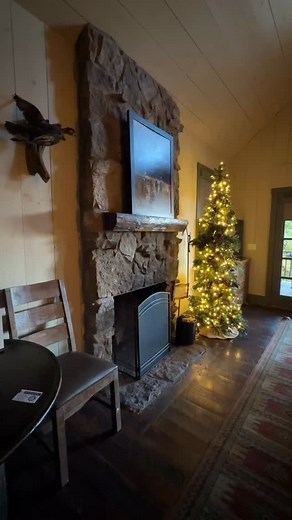 Good morning from Big Cedar - Christmas is already here 🎄 Pendleton blanket, peppermint-creamer coffee on the deck, and a little girls trip with Amy. @amy_whitmarsh | Heather Strong Davis