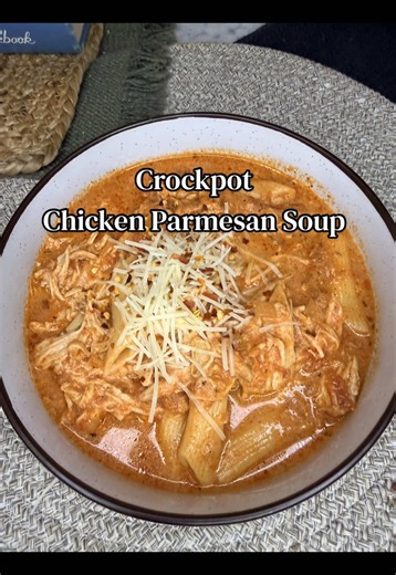 Everything you love about Chicken Parm, but in a soup! This one is so easy, and DELICIOUS! #onepotmeals #dinnerideas #crockpotrecipes #chickenparmesan