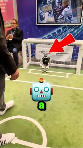 😱 The robot shocked everyone... #shorts #viral #youtubeshorts