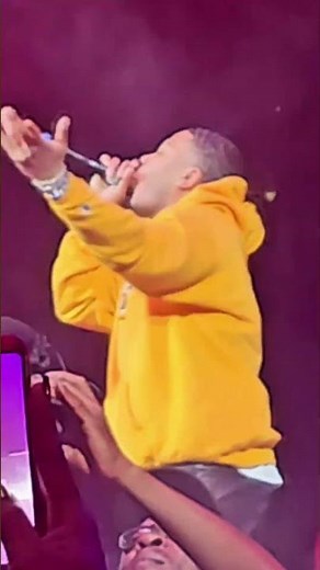 Nelly Performs “Country Grammar” LIVE in St. Louis 🔥