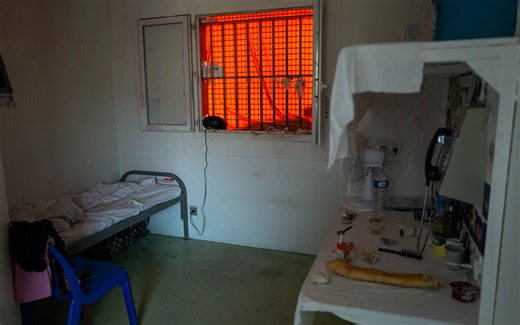 Prisons : la Contrôleure générale (CGLPL) demande la fermeture d'un établissement pour mineurs à Marseille