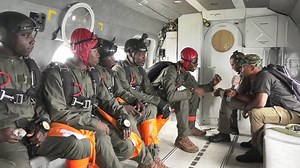 737K views · 10K reactions | [An 59] C'est à bord du MI 17 de l'Armée de l'air que les éléments du 1er Bataillon de Commandos-Parachutistes (BCP) et des Forces Spéciales ont éffectué leur saut pour le défilé du 07 août en compagnie de notre reporter Guive Hermann Wilfried #RTIinfo | RTI Info | Facebook