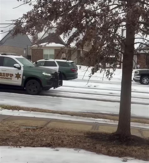 Memphis lady say she’s calling the police on her neighbors after seeing children outside playing in the snow by there self 😳‼️