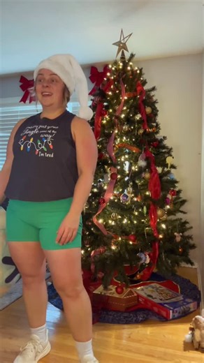 Day 12 of my fave Christmas themed exercises! 🎄 On the twelfth day of Christmas my true love gave to me: 12 Mom Rage Pillow Slams 😤🎁 11 Grinch Creeps 💚 10 Reindeer Kicks 🦵 9 Hide the presents 🎁 8 Christmas tree chops 🪓 7 Christmas Bells 🔔 6 Trim the tree 🎄 5 Grinch Lunges 💚 4 Mistletoe Pushups 💋 3 Joy Jumps 🤩 2 Sleighers 🎅🏻 1 Snowball Fight ❄️ Day 12!! My favourite exercise 😍 Pillow slams release stress and mom rage like no other. 💯. If you choose one exercise to do this year let