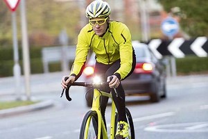 What is the evidence that wearing hi-vis clothing makes you a safer cyclist?