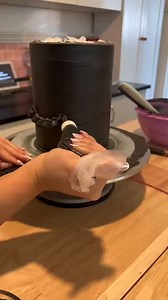 Awesome work 🖤🖤🖤 Full recipe steps below 👇👇 | Cake Art Ideas