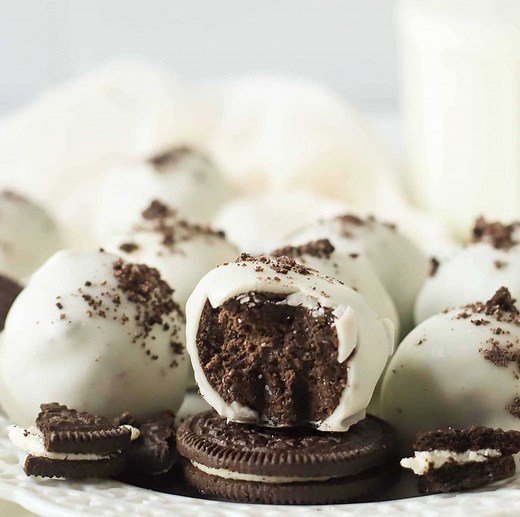 Oreo Cake Balls (Just 3 Ingredients!) - Boston Girl Bakes