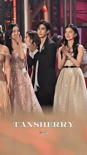 互道新年快乐🎆一起看烟花的夏威仪夜晚～Happy New Year Wishes 🎆 A Sweet Fireworks Night Together #宋威龙 #张婧仪 #viral