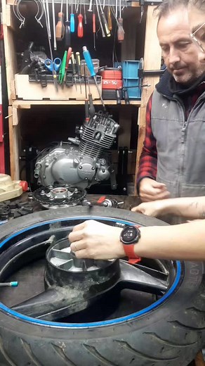 Formation mécanique moto pour particulier... entretien / révision, système moteur, système électrique, carburateur... www.stage-meca-moto.com | STAGE MECA MOTO