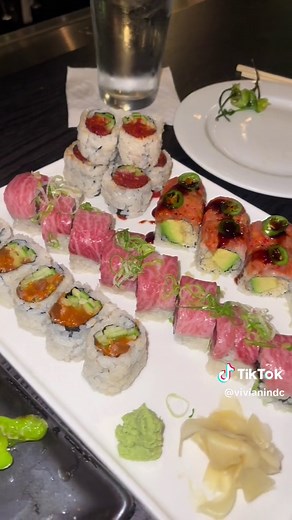 Perry’s restaurant has an amazing sushi happy hour and recent james beard finalist for emerging chef belongs to perry’s! Plus their sunday drag brunch #dchappyhour #sushihappyhour #dcfood