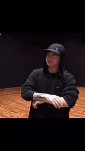 “Jungkook is practically a bodybuilder now!” —Ma Seon Ho, fitness influncer. 📌 Me watching this video: Confirmed. | Maxine HyunJeon