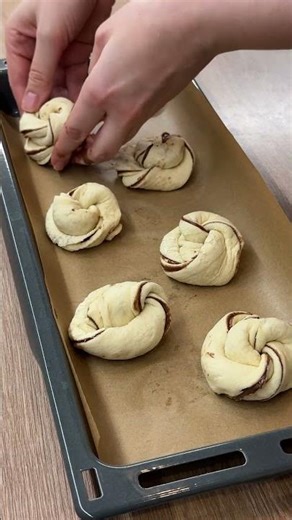 Nutella Puff Pastry Twists (Spiral Buns) 🥐🧁