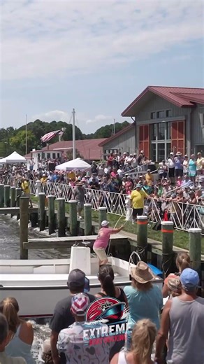 Crusher at Extreme Boat Docking causing massive WAKE!