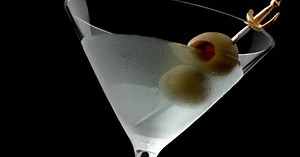 Shaken vs. stirred: The ultimate cocktail showdown