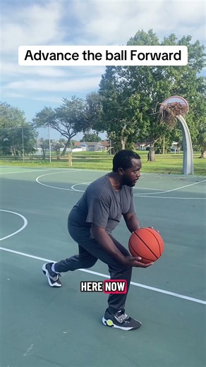 Advance the ball forward #basketballtraining #hooper
