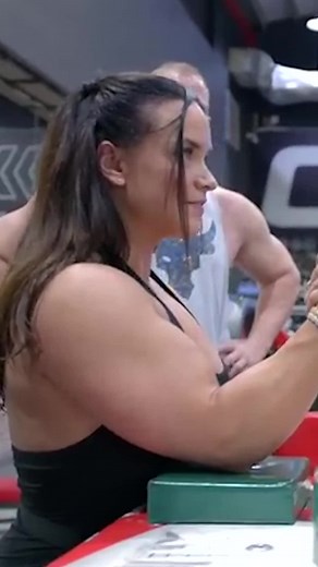 Larry Wheels Arm Wrestles Word's Strongest Female Biceps #bodybuilding #bodybuilder #strengthtraining #gymtok #gym