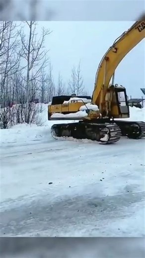 Construction - Technology - Engineering on Instagram: "Excavator operator skills! Witness the incredible skills of this excavator operator! Being an excavator operator is not just about running a machine; it’s an art that requires talent, precision, and years of experience. In this video, you’ll see an operator who stands out with his passion and mastery for his work, performing wonders. This operator manages his machine with great care and skill, executing every movement with perfect precision.