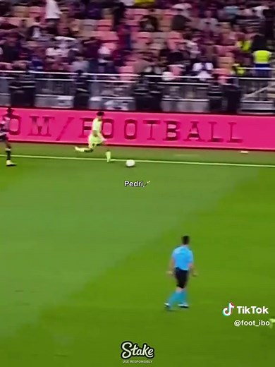 Pedri's Mesmerizing Midfield Skills and Dribbling